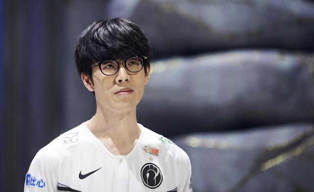 不以一手定 不以一手定